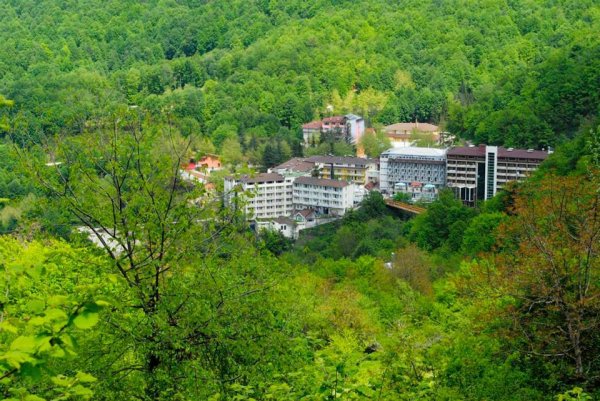 ULUDAĞ'IN ETEKLERİNDE DOĞA HARİKASI 